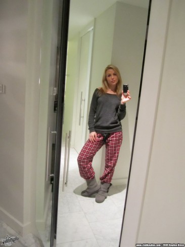 Собственные снимки большегрудой блондинки с сексуальной попкой Kayden Kross, позирующей в ванной комнате