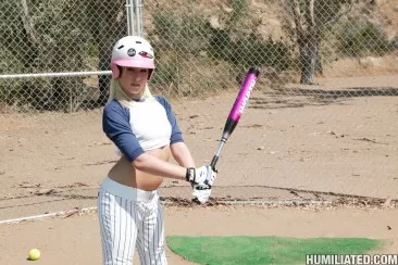 Katie Summers в бейсбольной униформе связывают и вытрахивают как сучку
