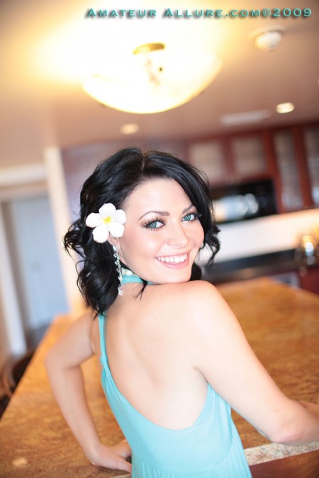 Красивый ротик игривой Lila Allure обслуживает твердый член