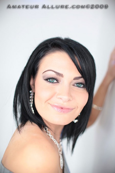 Познакомившись с губками и ртом брюнетки Lila Allure хуй стал намного тверже и быстро кончил!