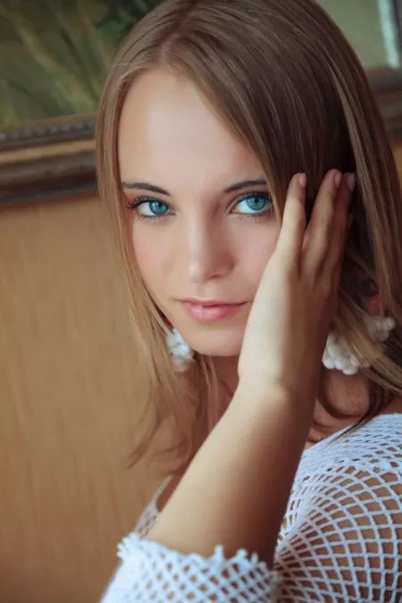 Голое тело блондинки Rachel Blau хорошо видно через сетку