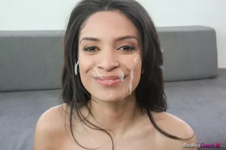 Латина Jasmine Rain более чем готова получить спермы на лицо